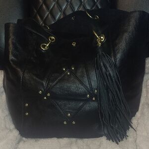 STEVE MADDEN Chic Black Leather Shoulder Bag with Gold Details